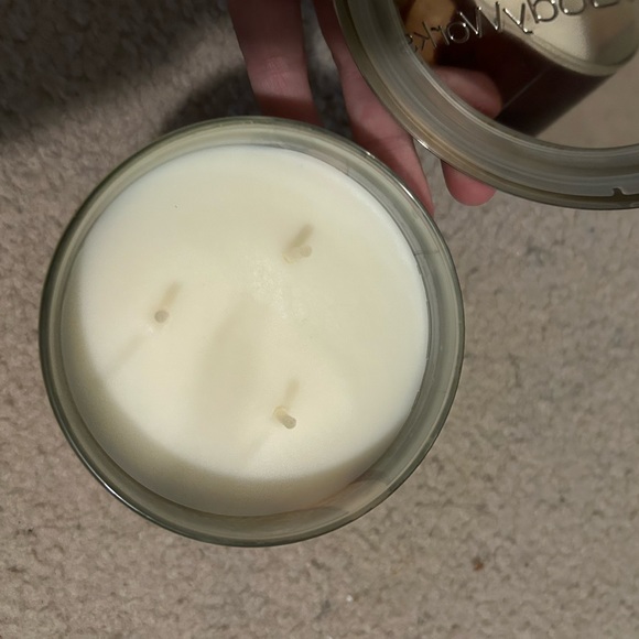 NEW Bath and Body Works Sweet Cinnamon Plum 3-Wick Candle - Picture 4 of 4